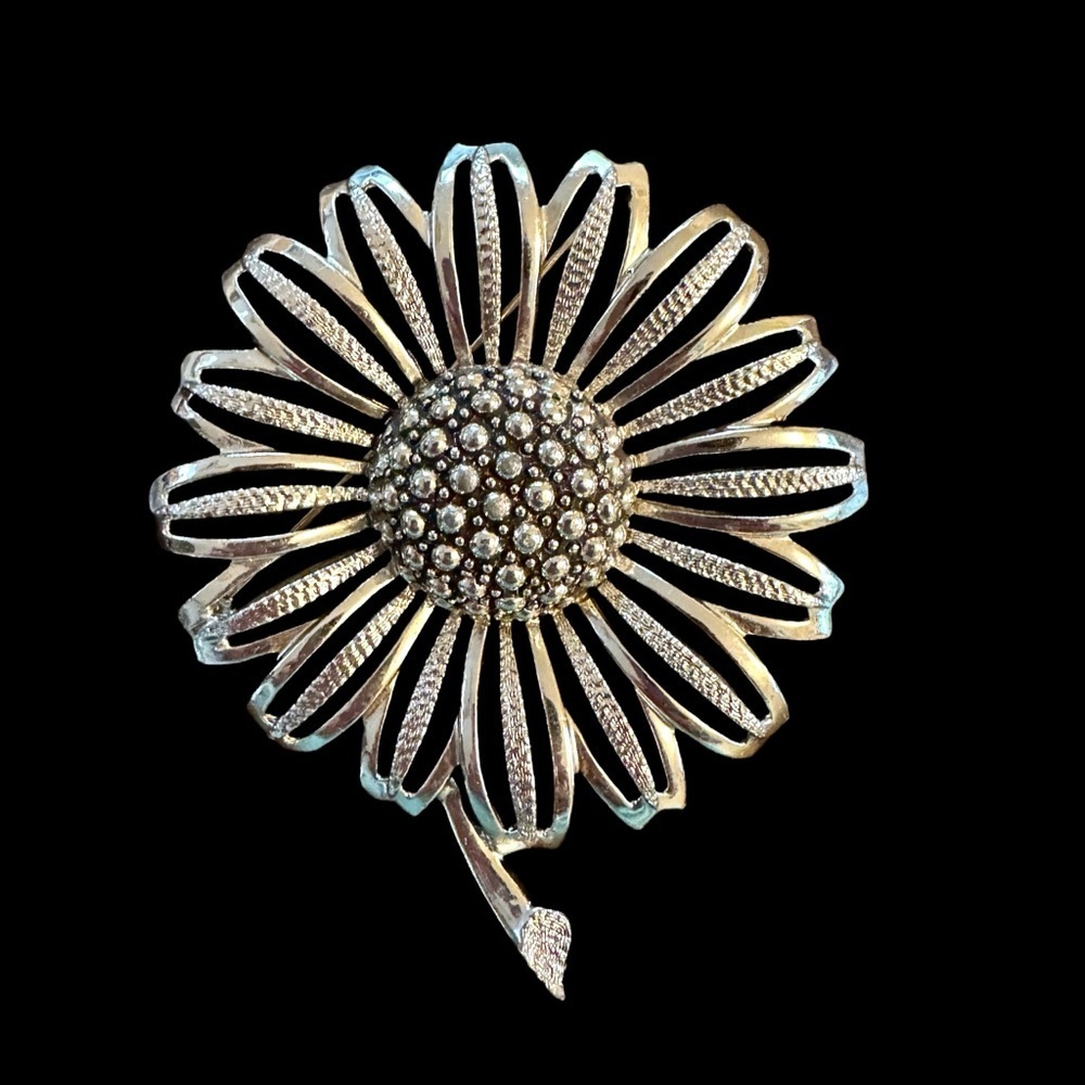 Gorgeous Vintage Sarahoo Gold Floral Brooch  Mint Condition